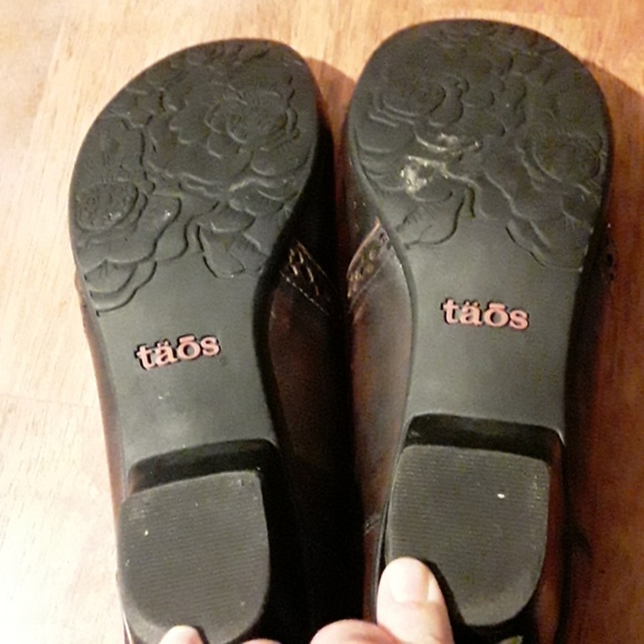 Taos brown wing tip granny style shoes. - Picture 3 of 6